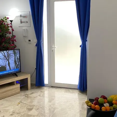 Blue 아파트 파트라